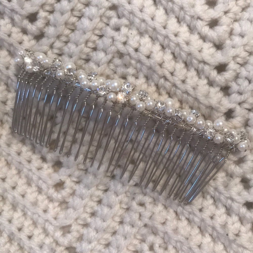 Crystal and Pearl Hair Accessory